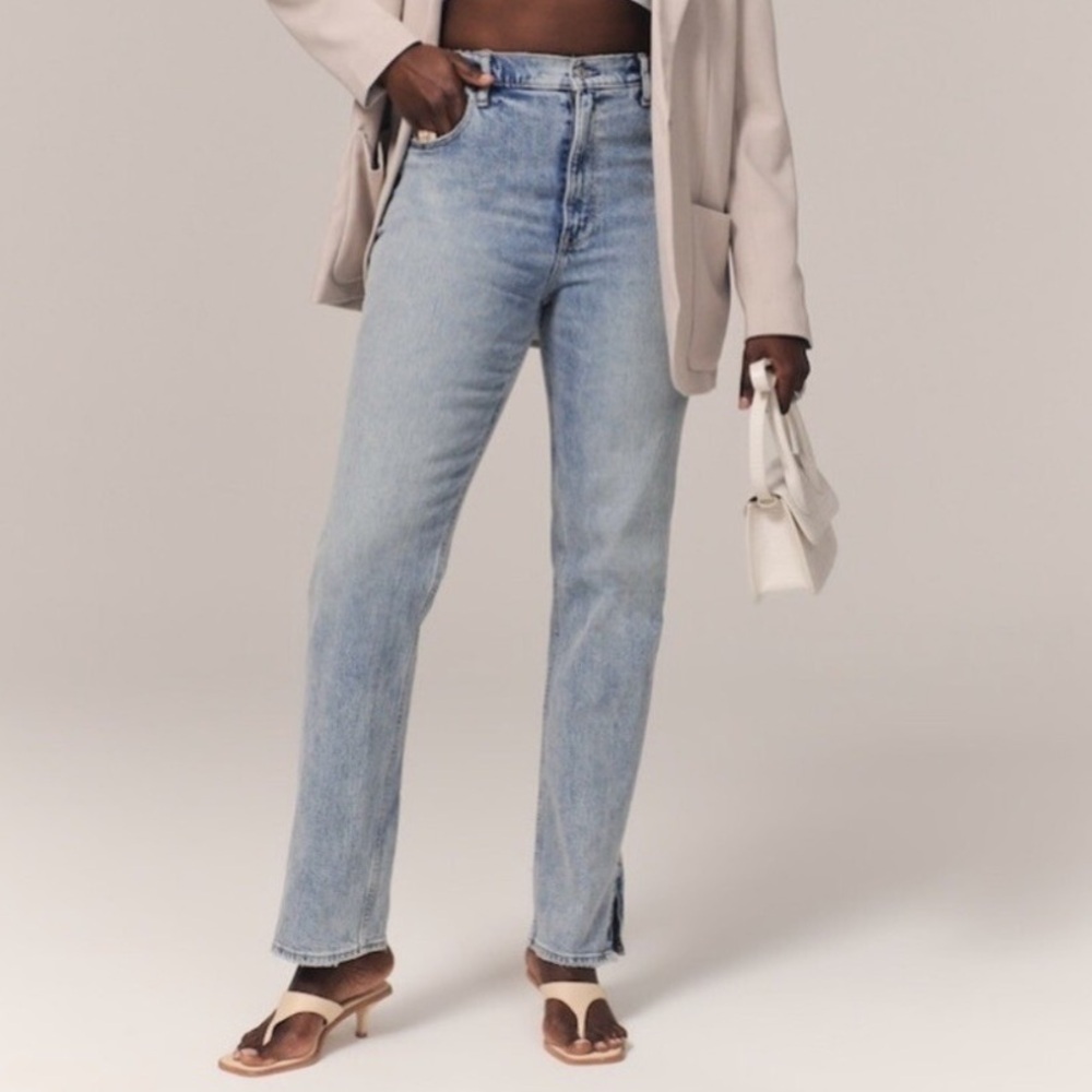 Abercrombie & Fitch The 90s Straight Ultra High Rise SPLIT HEM